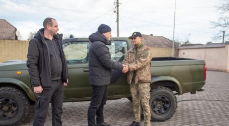 Кам’янське передало чергове авто для військових