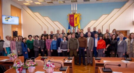 У День місцевого самоврядування в Кам’янському нагороджували представників виконавчої та законодавчої влади