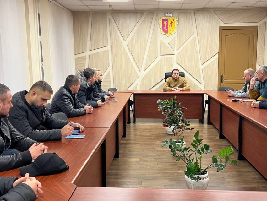 В Кам’янському триває робота з усунення наслідків ворожої атаки