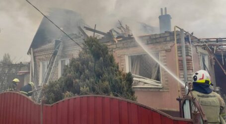 Від ранкових обстрілів на Дніпропетровщині поранено двоє людей