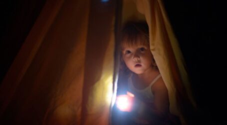 Як відновити відчуття безпеки: 40 ігор з дітьми у темряві