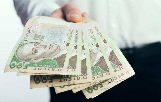 З лютого по вересень середня зарплата в Україні впала майже на 750 гривень