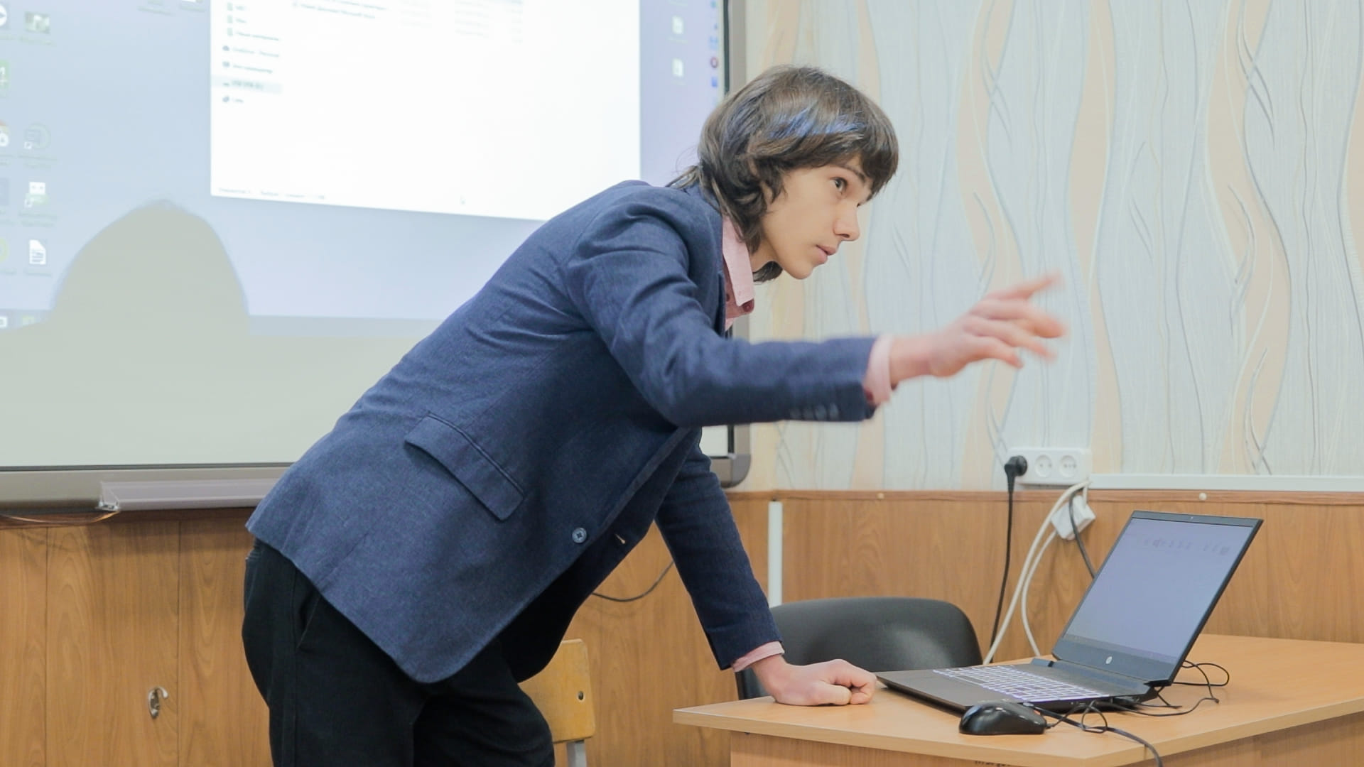 На обласному етапі конкурсу науково-дослідчих робіт МАН юні науковці з Кам'янського представлять 87 проєктів - ФОТО