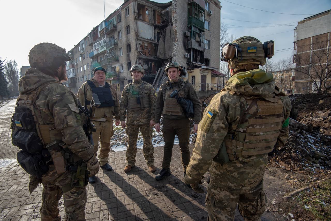 Автівка від Кам'янського поїхала до військових у Бахмут - ФОТО
