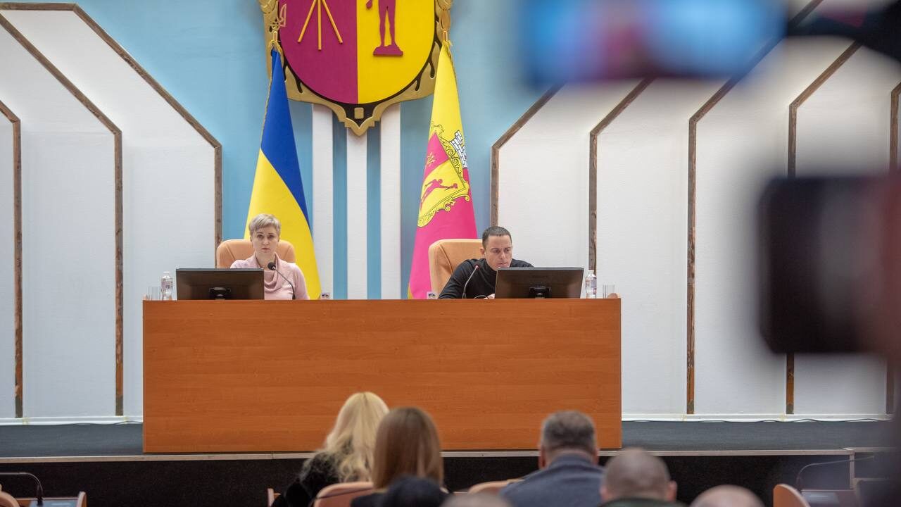 Рішення щодо бюджетних питань та питань безпеки на території міста затвердили депутати на сесії Кам'янської міськради - ФОТО