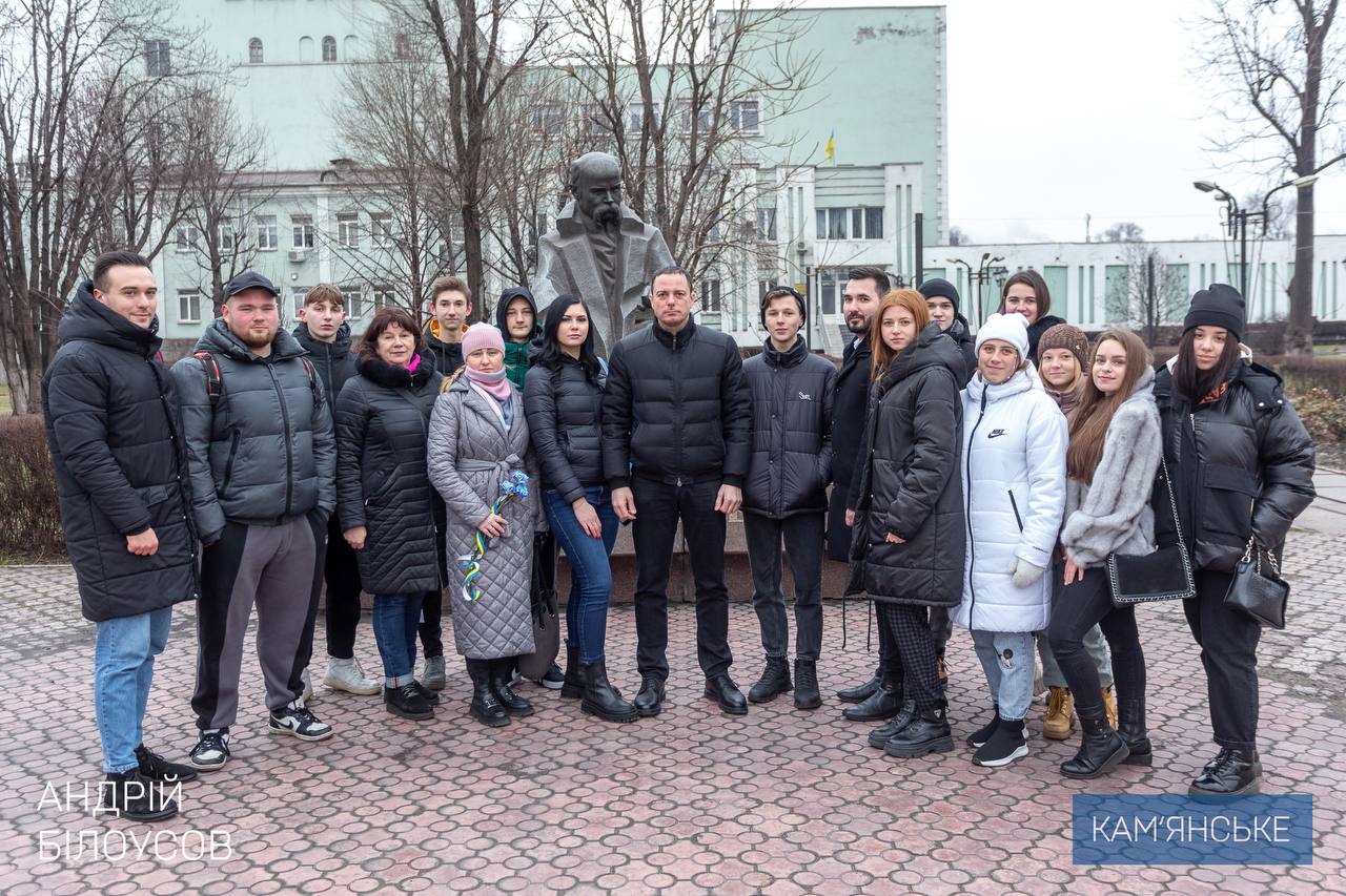 В Кам'янському в День Соборності віддали шану загиблим за свободу та незалежність України - ФОТО