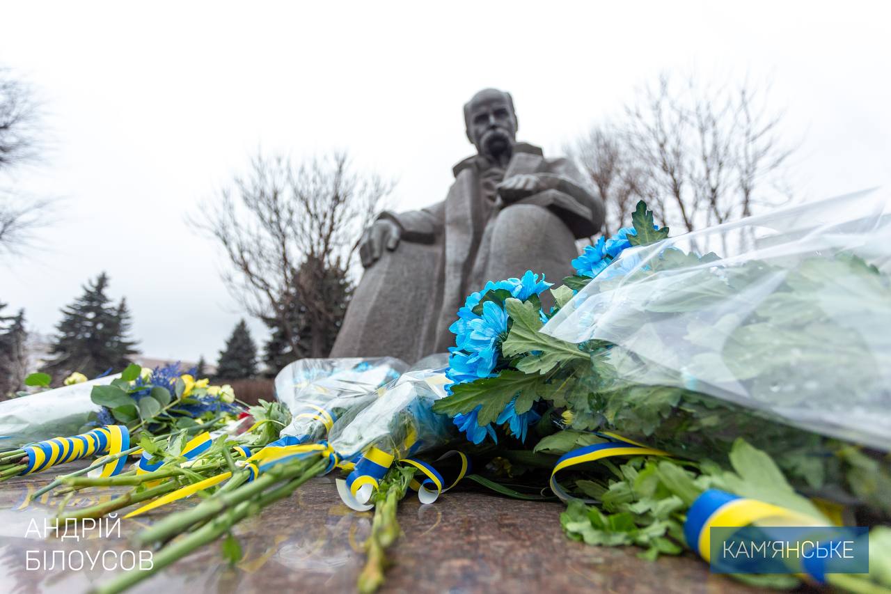 В Кам'янському в День Соборності віддали шану загиблим за свободу та незалежність України - ФОТО