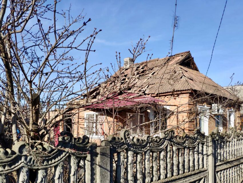 Від ранкових обстрілів ворогів на Дніпропетровщині поранено чоловіка