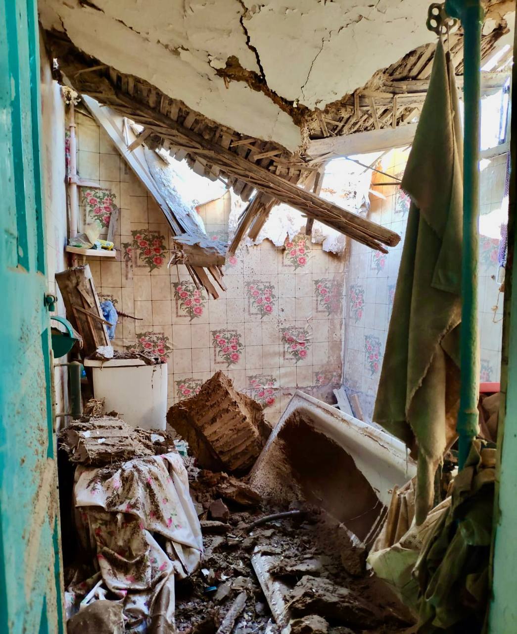 Від ранкових обстрілів ворогів на Дніпропетровщині поранено чоловіка - ФОТО