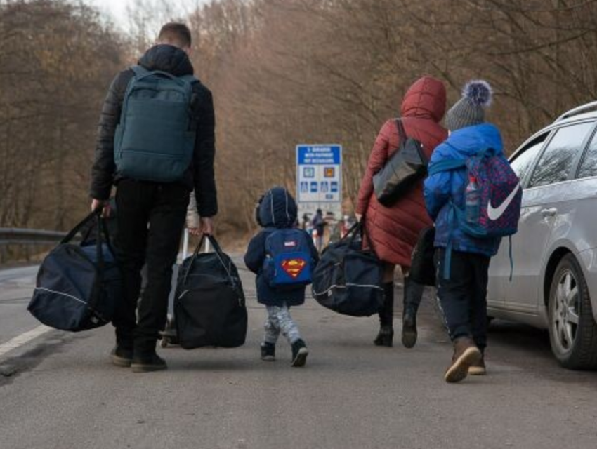 Кому з чоловіків можна виїхати за кордон під час воєнного стану