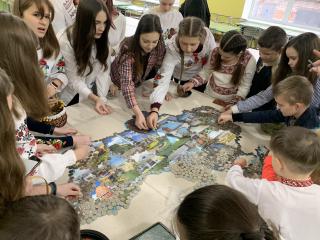 В Кам’янському Центр молодіжних ініціатив спільно з ліцеєм №13 провели благодійну акцію