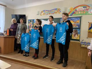 В Кам'янському Центр молодіжних ініціатив спільно з ліцеєм №13 провели благодійну акцію - ФОТО