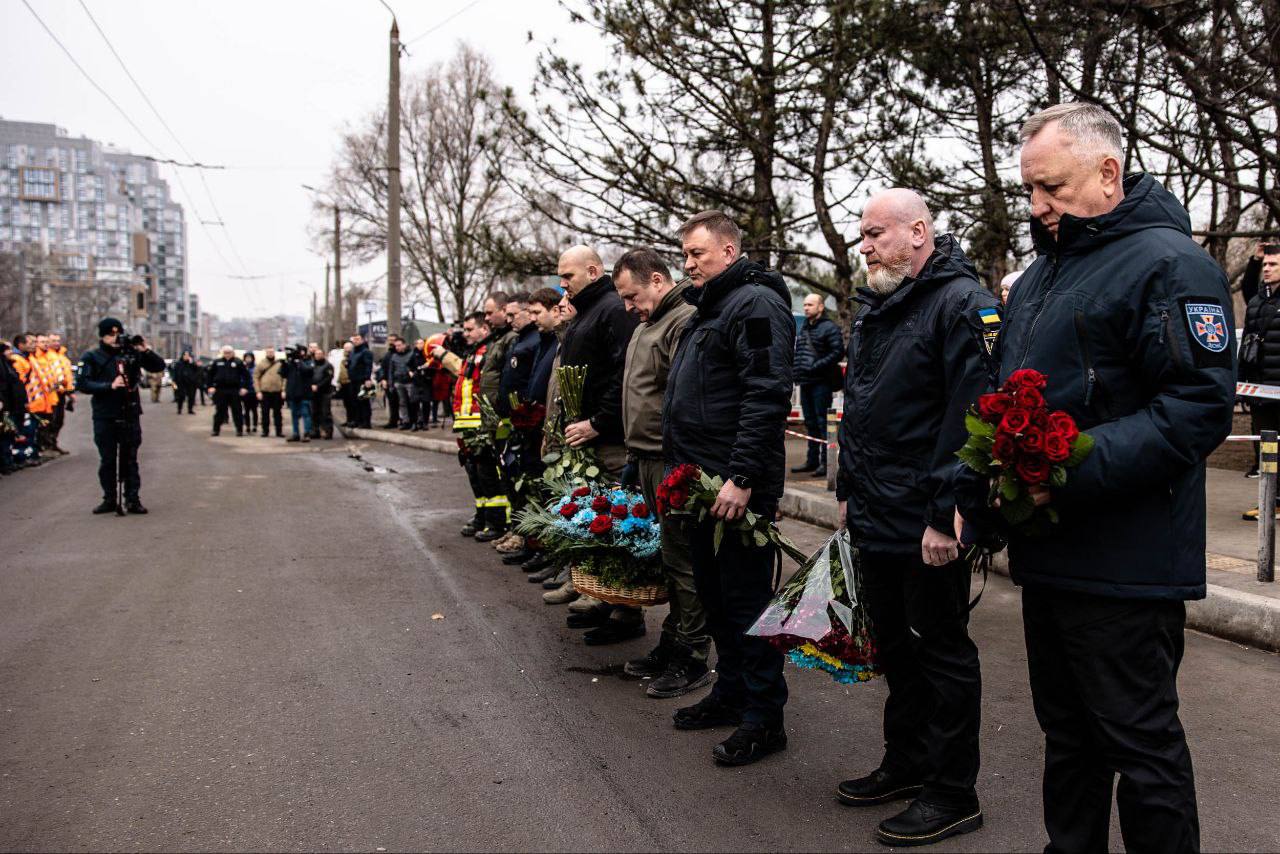 Зеленський доручив пришвидшити допомогу постраждалим зруйнованого будинку у Дніпрі - ФОТО