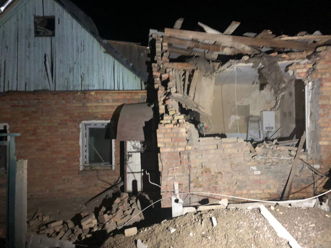 Над Дніпропетровщиною збили безпілотники, вороги вночі знов обстріляли Нікополь - ФОТО