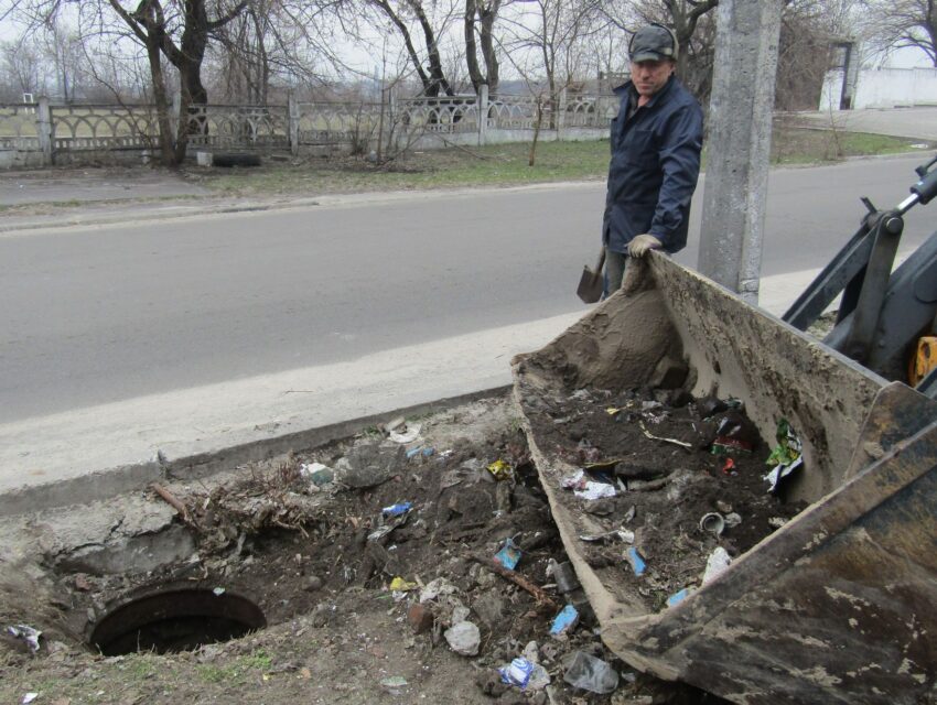Як мешканці Кам’янського руйнують каналізацію, розповіли фахівці водоканалу