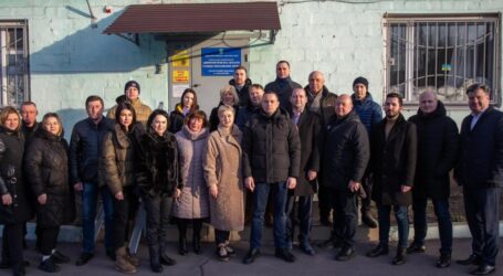 Представники виконавчої та законодавчої влади Кам’янського здали кров для поранених захисників