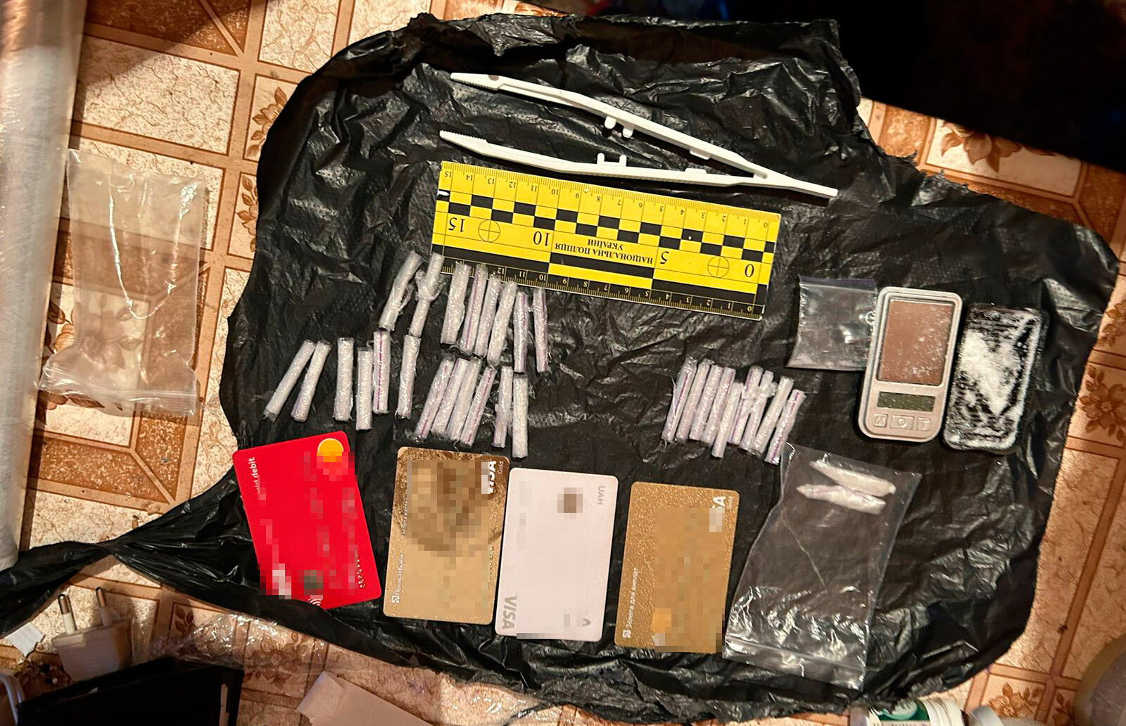 Близько мільйона гривень на місяць заробляли торговці метадоном в Кам'янському (відео) - ФОТО
