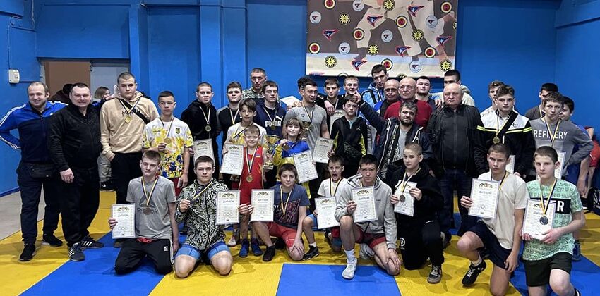 Борці з Кам’янського успішно виступили на змаганнях у Кривому Розі