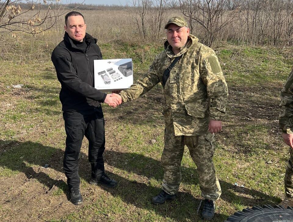 Кам'янське продовжує допомагати військовим - ФОТО