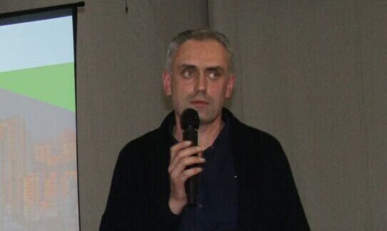 Як у Кам'янському деякі відповідальні платники компослуг перетворились на вічних боржників - ФОТО