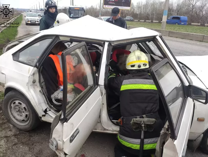 В Кам’янському рятувальники ліквідували наслідки смертельної ДТП