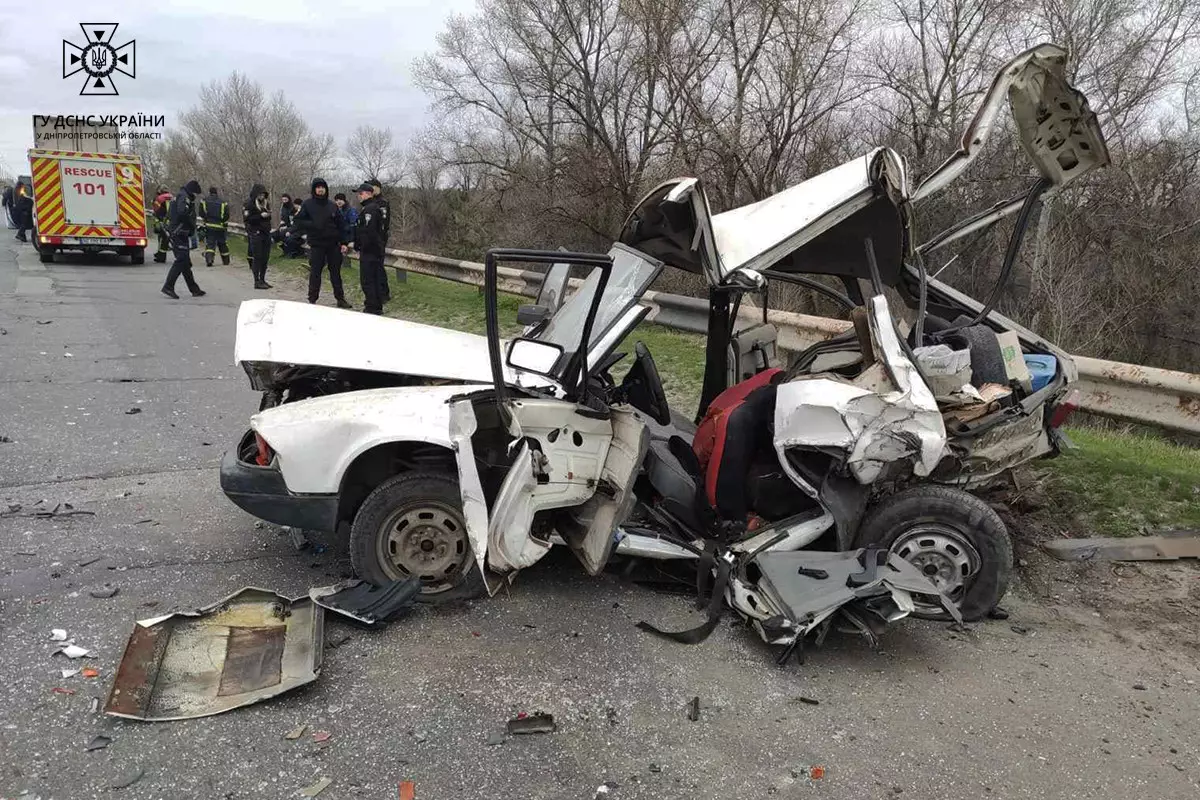 В Кам’янському рятувальники ліквідували наслідки смертельної ДТП - ФОТО
