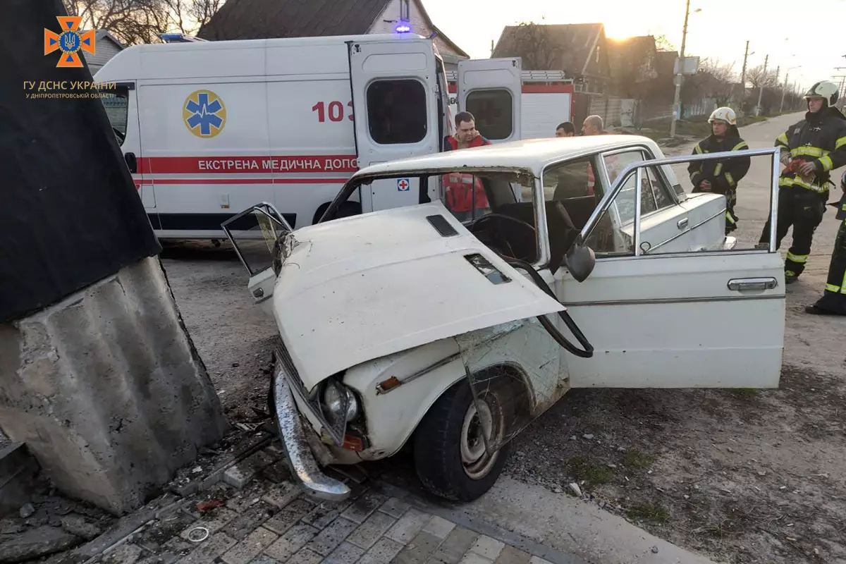 У Кам’янському вчора ввечері двоє людей постраждали внаслідок ДТП - ФОТО