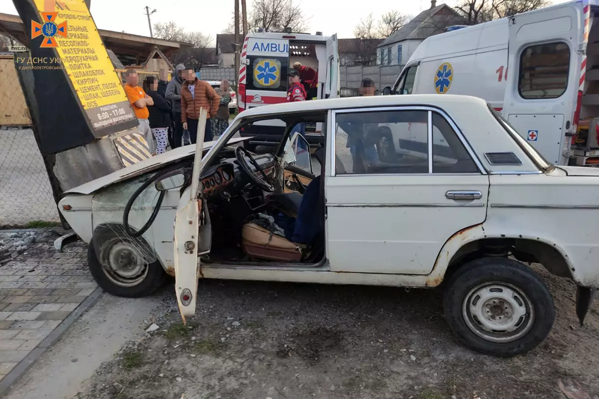 У Кам’янському вчора ввечері двоє людей постраждали внаслідок ДТП - ФОТО