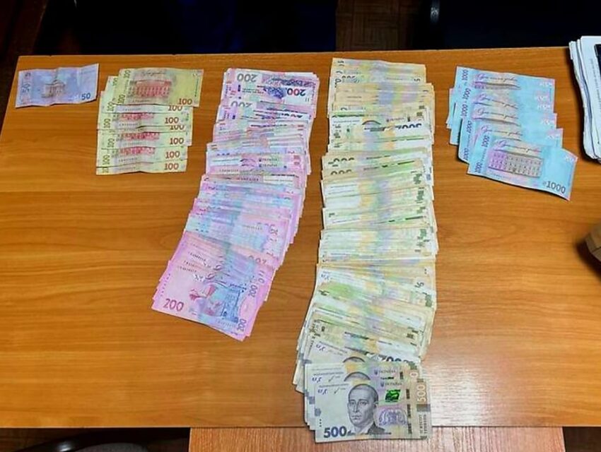 В Кам’янському підозрюваний у хуліганстві розраховував на «преференції» від слідчого за понад 100 тис. грн.
