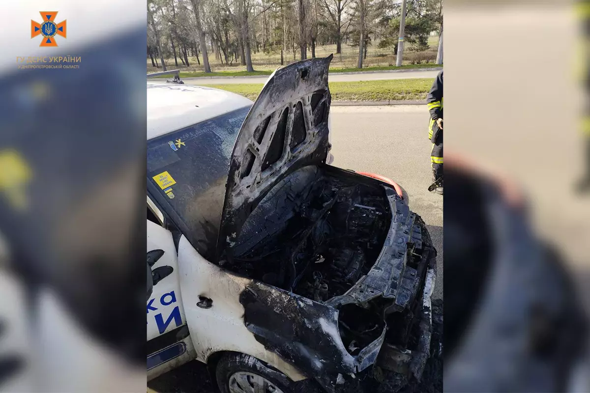 На Лівому березі Кам’янського горів автомобіль - ФОТО