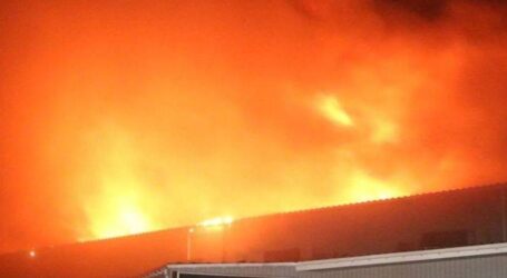 Вночі російські окупанти атакували Дніпропетровщину дронами, спричинивши сильну пожежу