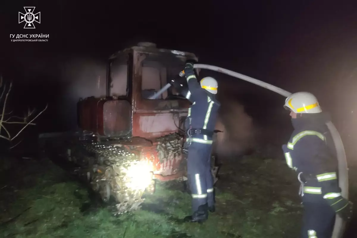 У Кам’янському вогнеборці ліквідували займання в тракторі - ФОТО