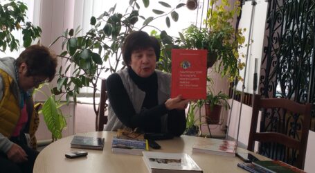 Книгами про історію та розвиток Дніпропетровщини поповнився фонд центральної бібліотеки Кам’янського