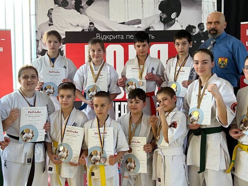 Каратисти Кам`янського привітали тренера з Днем народження успішним виступом