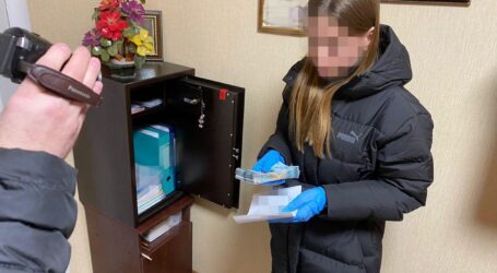 26-річна дніпрянка за 10 тис. доларів допомагала чоловікам призовного віку виїхати за кордон