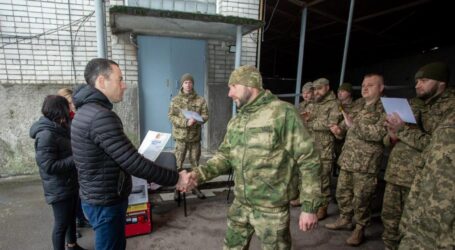 Мер Кам’янського привітав з Днем добровольця бійців Кам’янського батальйону тероборони ЗСУ