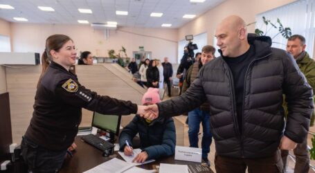 Голова Дніпропетровської ОВА ознайомився з роботою Кам’янського ЦНАПу