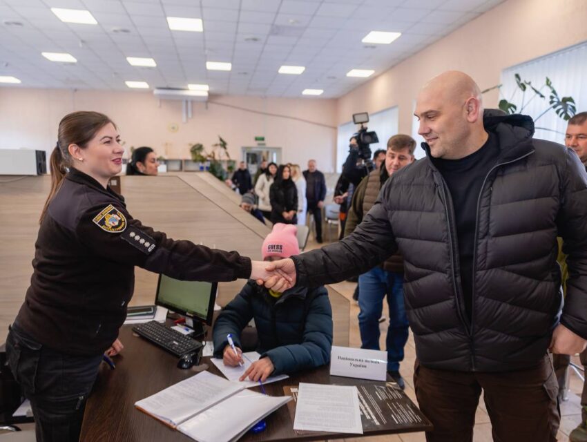 Голова Дніпропетровської ОВА ознайомився з роботою Кам’янського ЦНАПу