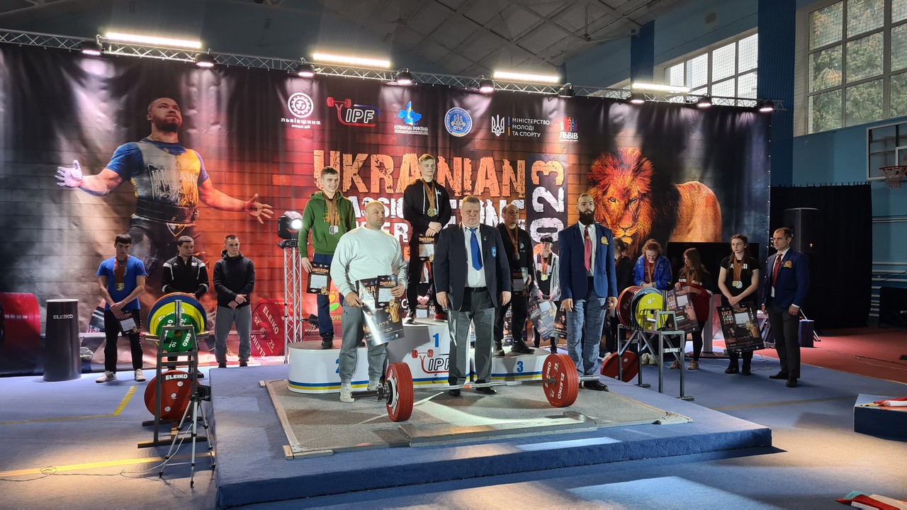 Команда паверліфтерів з Кам'янського виборола 33 медалі на чемпіонаті України у Львові - ФОТО