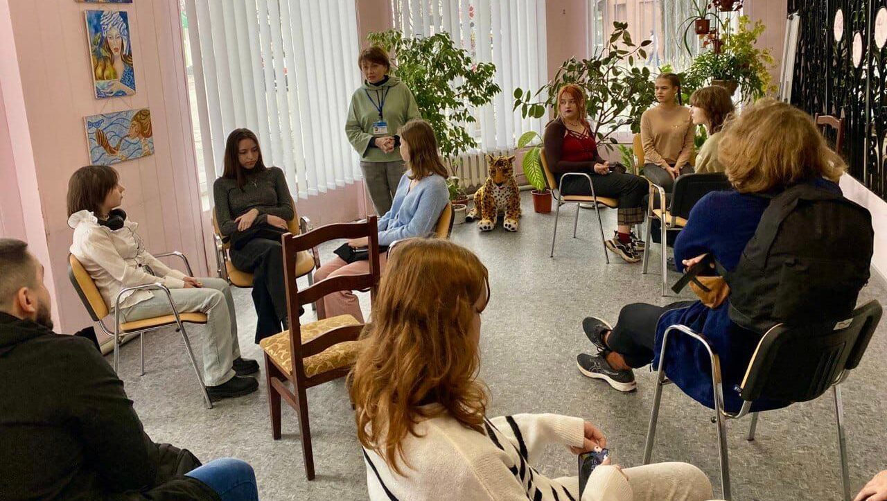 Зустрічі серії «Жива книга» відновились в центральній бібліотеці Кам’янського - ФОТО