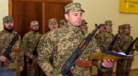 Мер Кам’янського завершив навчання на військовій кафедрі та склав присягу