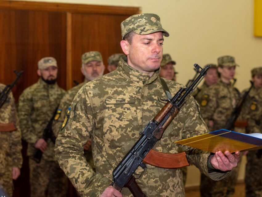 Мер Кам’янського завершив навчання на військовій кафедрі та склав присягу