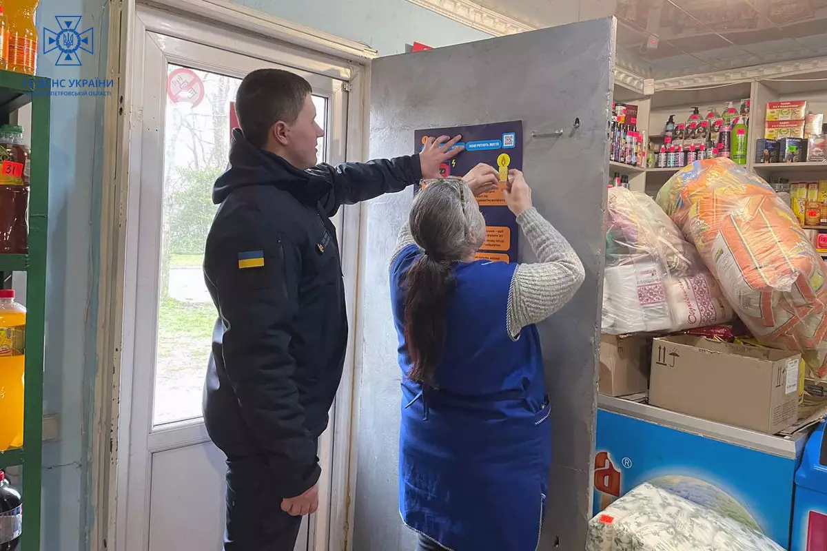 Надзвичайники провели профілактичну роботу з населенням Кам'янського району - ФОТО