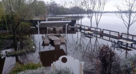 У Кам’янському вода затопила вулиці, двори, міський пляж і ресторан