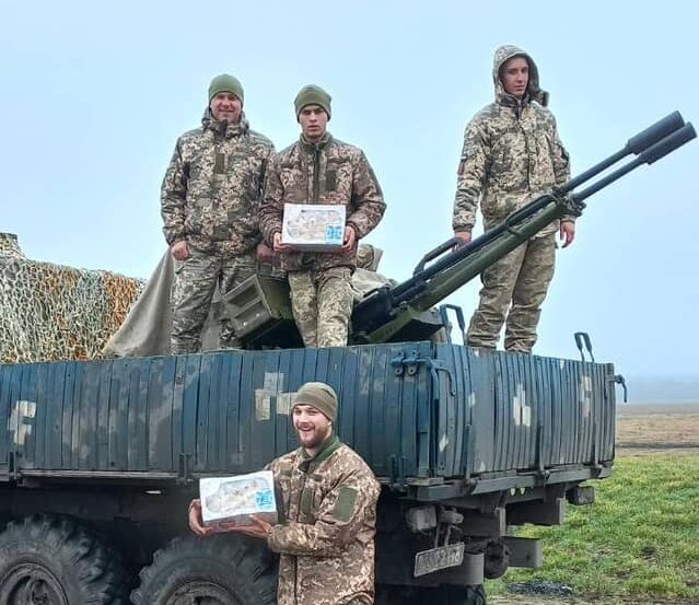 Освітяни Кам'янського відправлятимуть військовим 17-й автомобіль - ФОТО