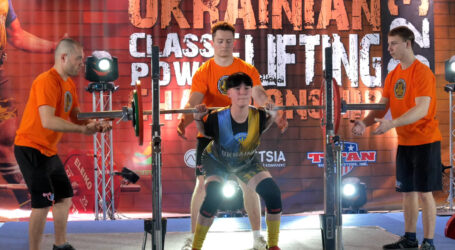 Команда паверліфтерів з Кам’янського виборола 33 медалі на чемпіонаті України у Львові