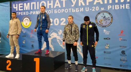 Два борці із Кам`янського стали призерами чемпіонату України