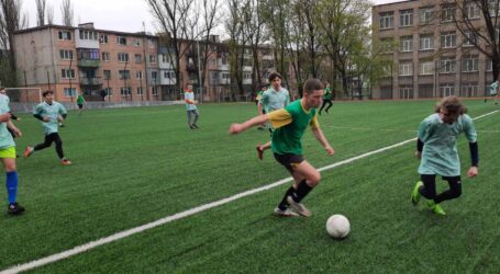 Стали відомі чвертьфіналісти футбольного Кубка Кам`янського міського голови серед школярів