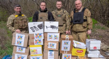 Квадрокоптери та смаколики з Кам’янського відвезли на схід України
