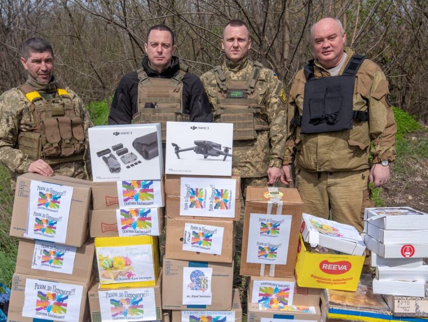 Квадрокоптери та смаколики з Кам’янського відвезли на схід України